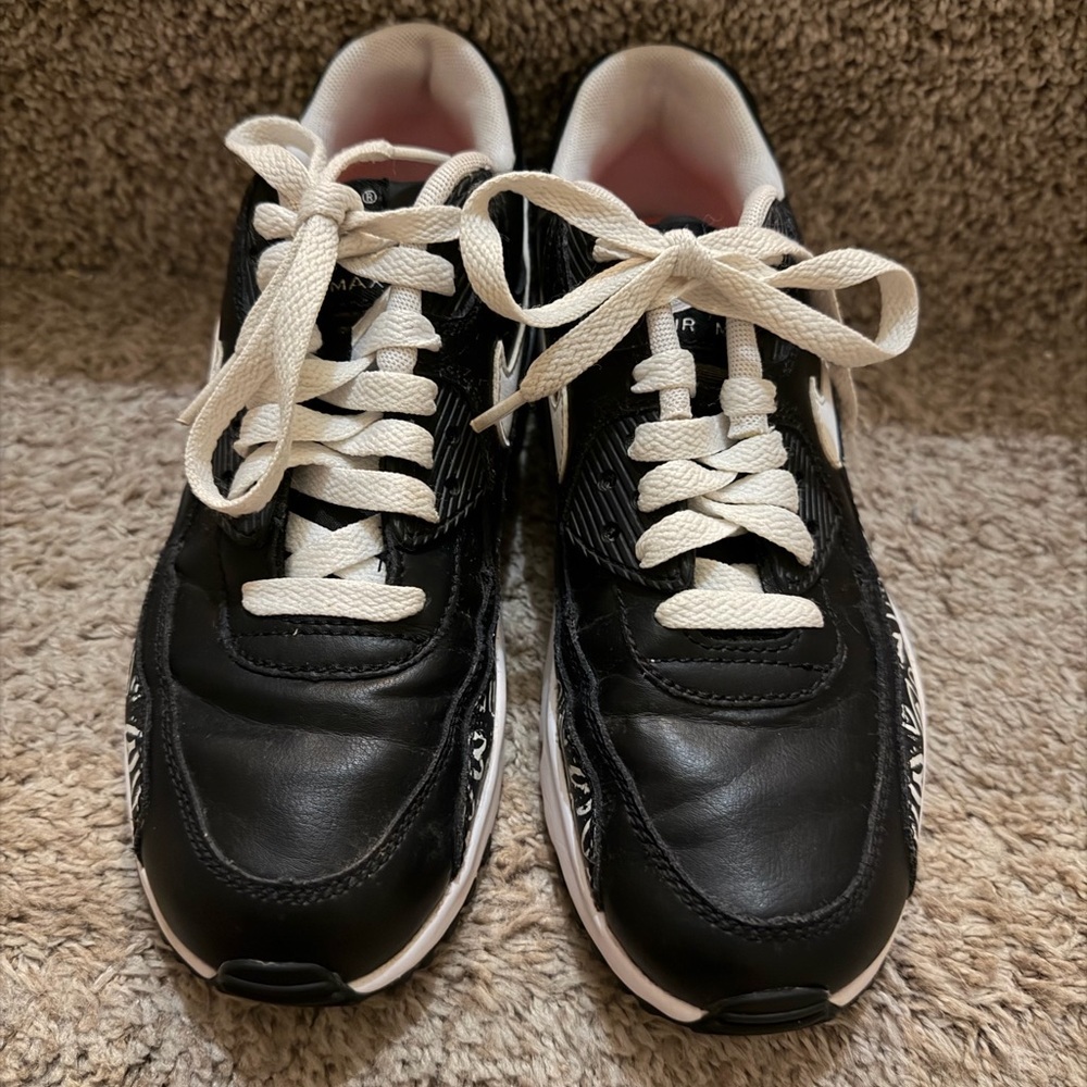 Nike Air Max 90 Sneakers Size youth 5.5Y Women 7 Black White Heart Print - Picture 9 of 10